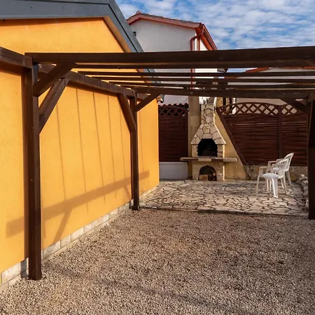Apartman With Parking Space - 23590 Vir